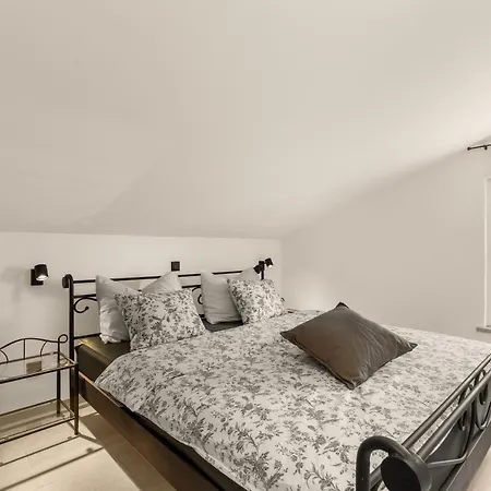 Dobrec Apartment *